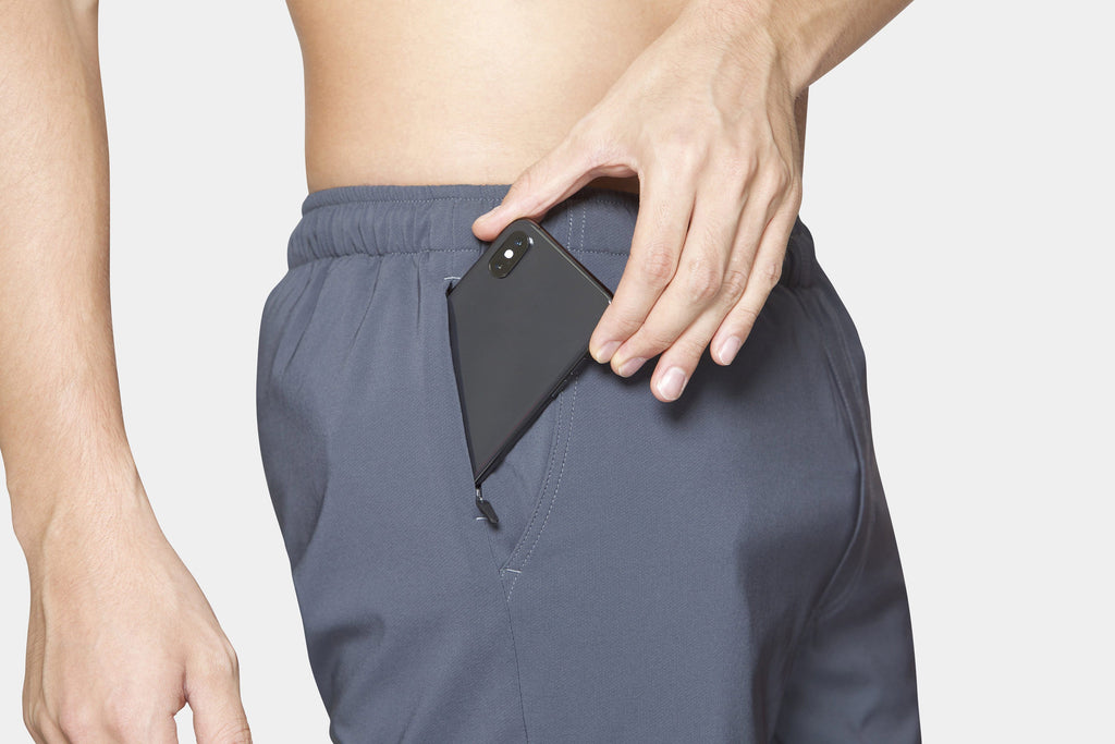 Secure zip media pocket placement keeps your phone high on your hip, locked down and out of the way to minimize bounce during runs and dynamic workouts.